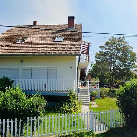 Lelle-kert 02 Apartmán *